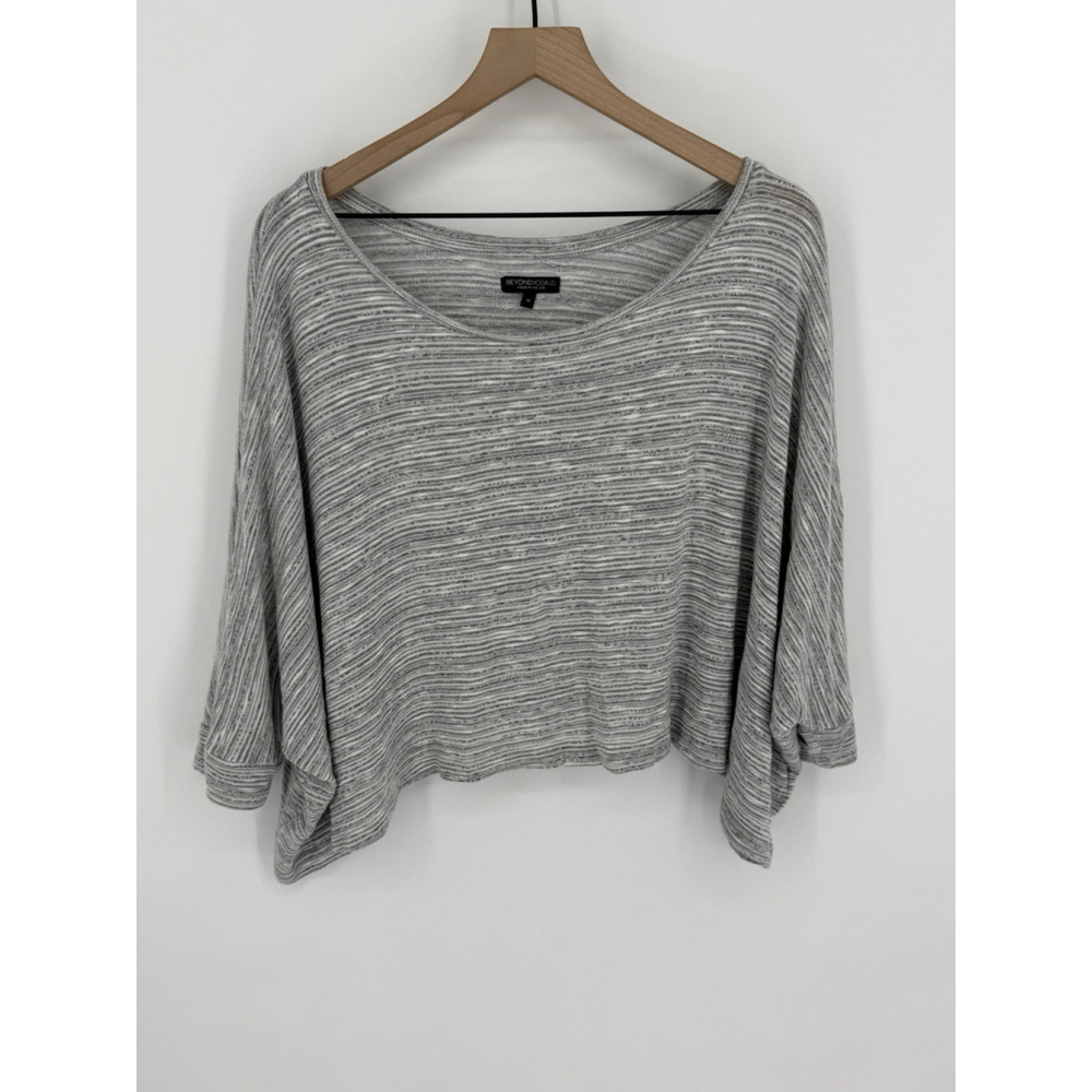 Beyond Yoga Gray Striped Batwing Crop Shirt Women’s Size Medium